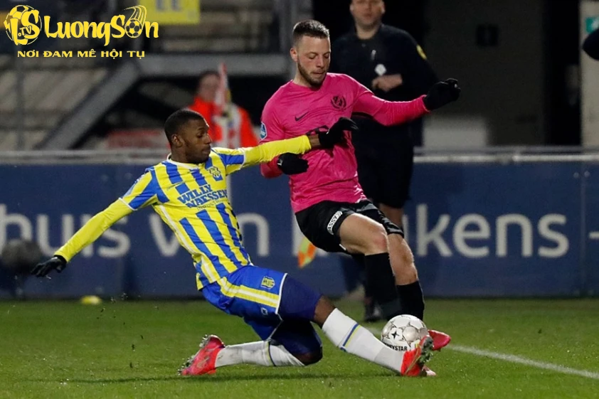 Utrecht làm khách trước Waalwijk ở vòng 30 Eredivisie, hướng tới mục tiêu củng cố top 4.